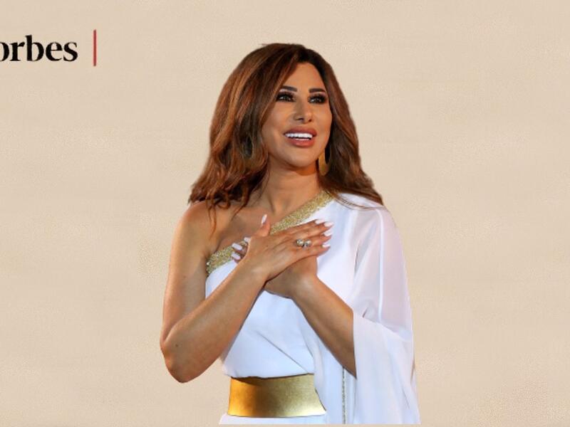 نجوى كرم (56 عامًا):مغنية لبنانية وكاتبة أغاني، باعت أكثر من 60 مليون تسجيل موسيقي، وتُلقب بـ"شمس الأغنية العربية".
