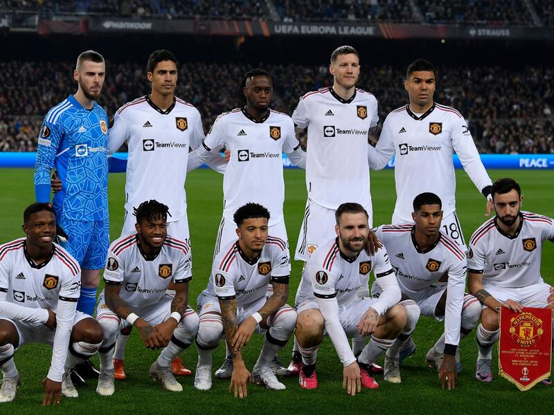 Manchester United's players pose for a team picture before the start of the UEFA Europa League round of 32 first-leg football match between FC Barcelona and Manchester United at the Camp Nou stadium in Barcelona, on February 16, 2023. (Photo by Josep LAGO / AFP)