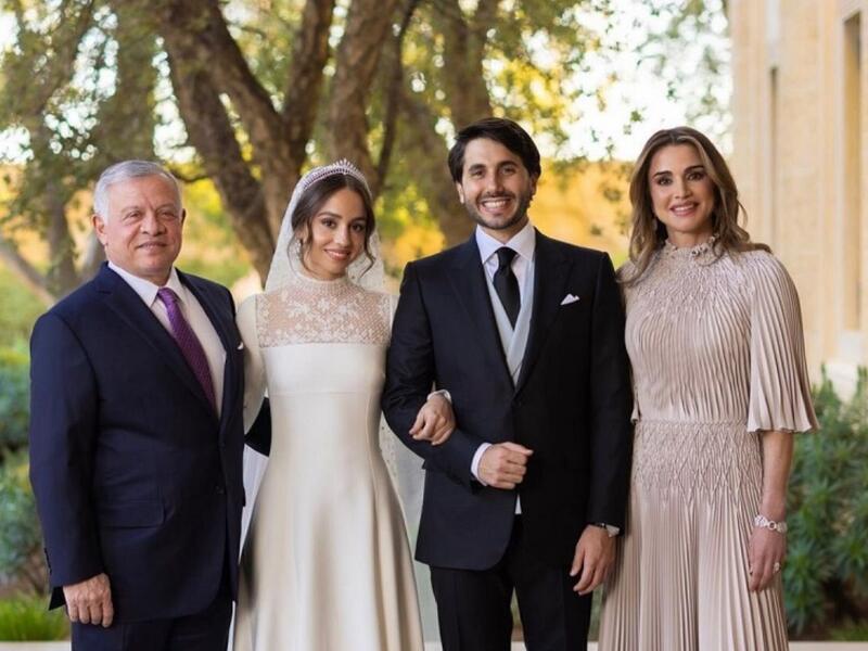 التقط الزوجان صورة رسمية مع الملك عبد الله والملكة رانيا. 