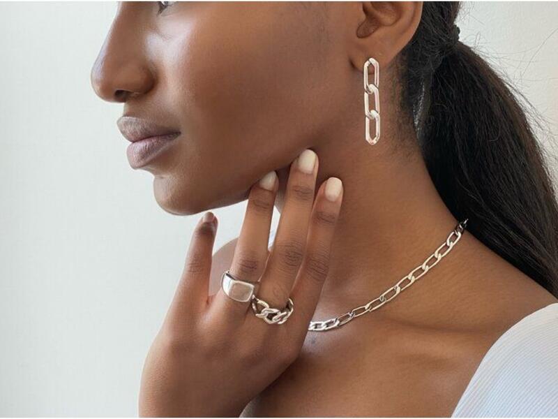 الفضة - Silver : ورد ذكر الفضة في الآية 16 من سورة الإنسان ﴿قَوَارِيرَا مِن فِضَّةٍۢ قَدَّرُوهَا تَقْدِيرًا﴾.