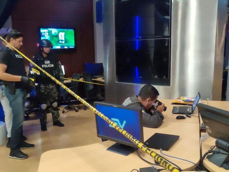 Five journalists receive letter bombs,one exploded