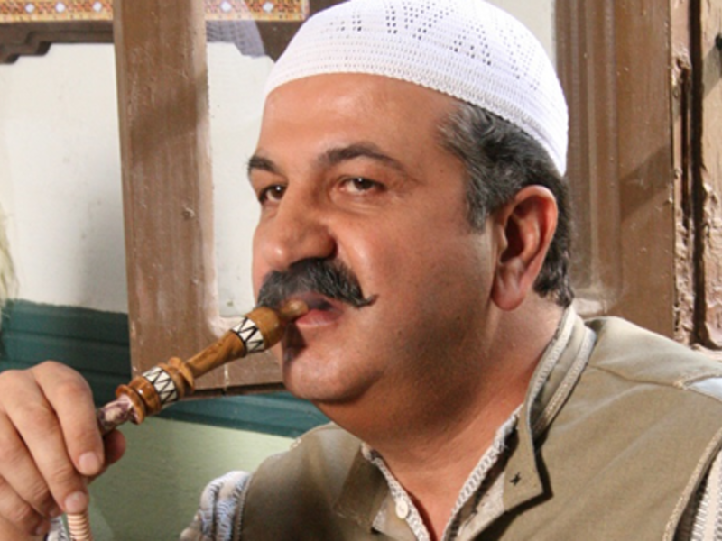 وفيق الزعيم (1960 – 2014): قدم شخصية أبو حاتم مالك قهوة حارة الشاغور في مسلسل باب الحارة بأجزائها الخمسة الأولى، لكنه توفي بعد صراع مع سرطان الكبد عن عمر يناهز الـ53 عام. 