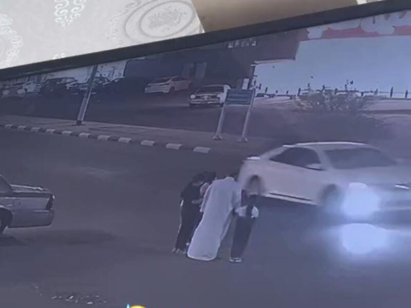 نجاة أسرة كاملة من حادث دهس في السعودية