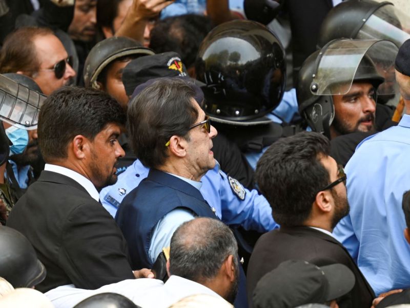الإفراج عن عمران خان بعد الغاء توقيفه على خلفية قضية فساد