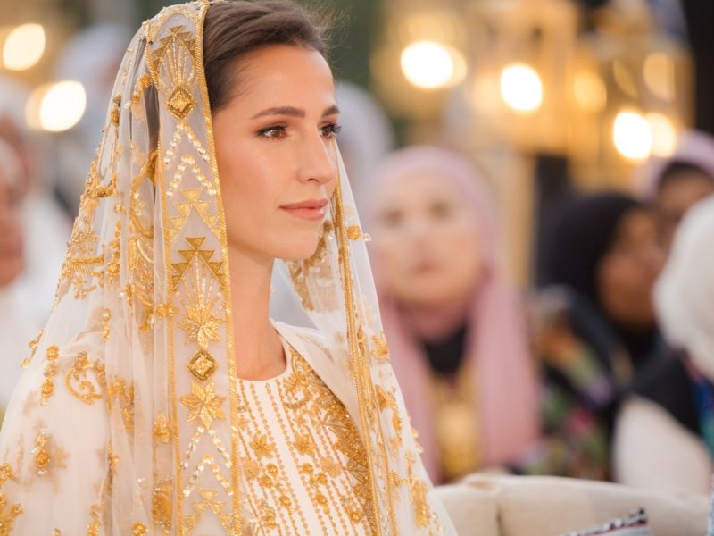 هنيدة الصيرفي تكشف أسرار فستان كنة الملكة رانيا