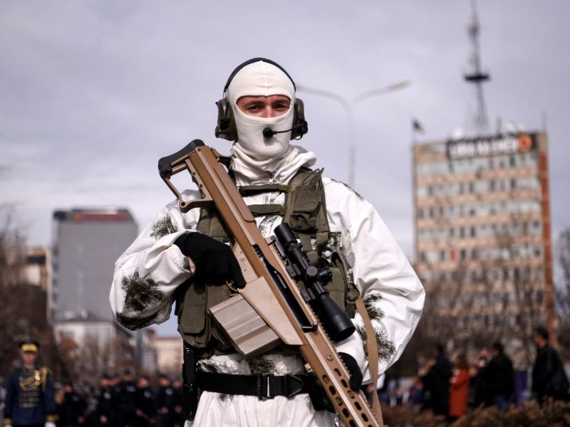 Kosovo policemen