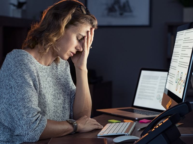 دراسة: هل تحمي نظارات الضوء الأزرق العينين من ضوء الشاشة