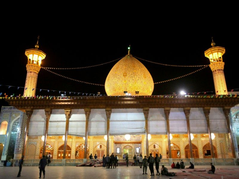 قتلى في هجوم على مرقد شاه جراغ في ايران