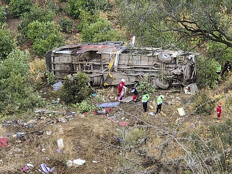 25 قتيلا اثر سقوط حافلة بواد سحيق في البيرو