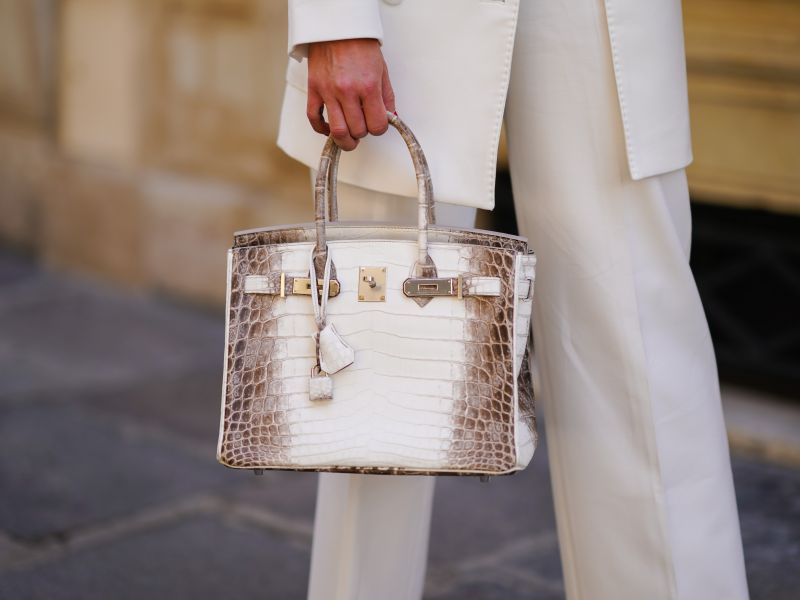 مرصعة بالألماس وأخرى من جلد التمساح...إليكي أغلى وأندر حقائب اليد في العالم