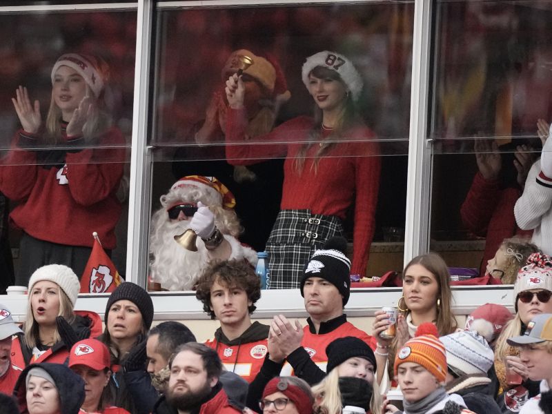 Travis Kelce, Austin and Taylor Swift’s Christmas: Everything you need to know. (Getty Images)