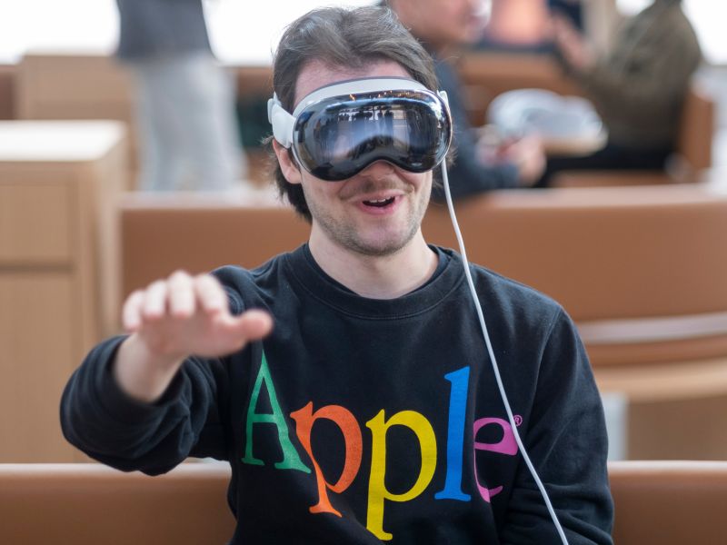 Apple to follow the Vision Pro with a $1500 entry-level release