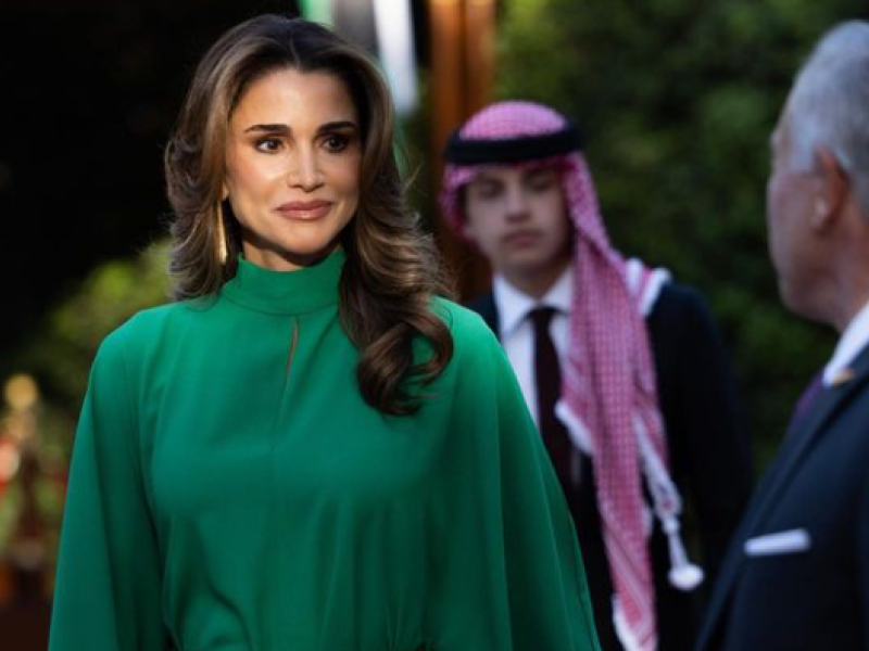 مع اقتراب عيد الإستقلال..إليكي أجمل إطلالات الملكة رانيا خلال احتفالها بهذه المناسبة