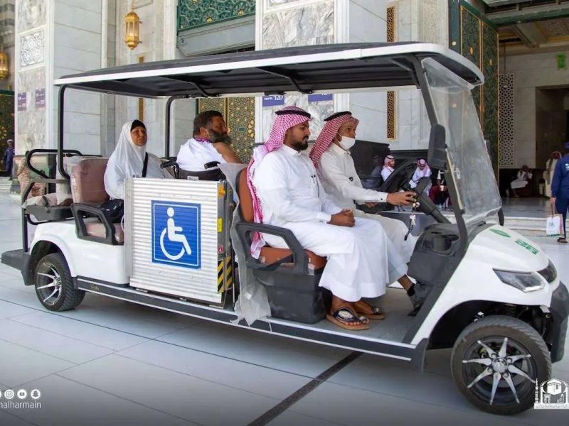 خلال موسم الحج| عربات جولف لنقل ذوي الإعاقات