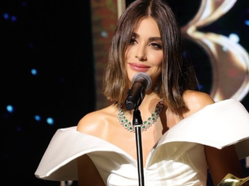 نور عريضة بفستان مجسم في بياف 2024 وجمالها يخطف الأنظار
