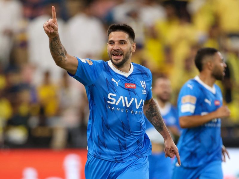 ميتروفيتش يتصدر هدافي دوري روشن (Photo by AFP)
