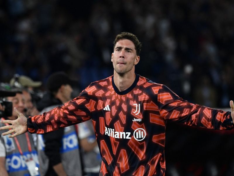Juventus' Serbian forward #09 Dusan Vlahovic celebrates after winning the Italian Cup Final between Atalanta and Juventus at the Olympic stadium in Rome on May 15, 2024. (Photo by Filippo MONTEFORTE / AFP)