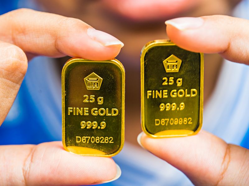 Gold surpasses $2,500 per ounce, setting new record