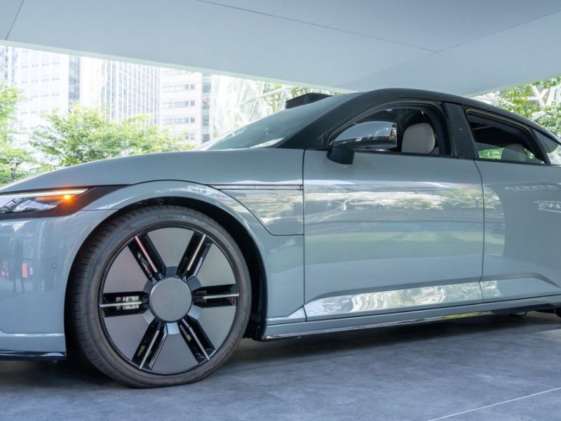 The traditional side mirrors and thicker roof extending towards an active rear spoiler enhance its transition from a concept vehicle to actual production, with clear hints of influence from the Lucid Air and Toyota Crown in its overall design.