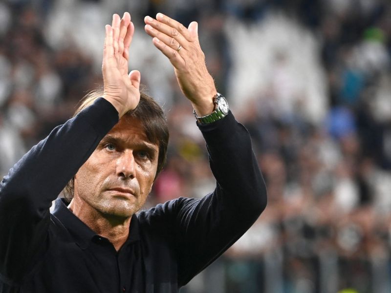 Napoli's Italian head coach Antonio Conte gestures at the end of the Italian Serie A football match between Juventus and Napoli at Juventus Stadium in Turin on September 21, 2024. (Photo by Isabella BONOTTO / AFP)