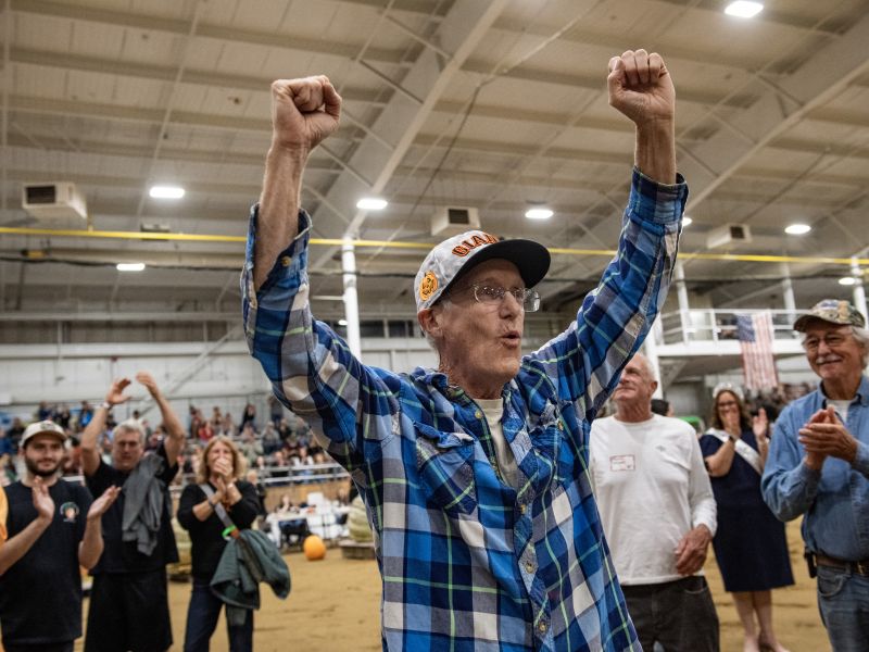 Gienger’s winning journey wasn’t just in the pumpkin patch—he and his family drove 35 hours to transport the gargantuan gourd to California. The next stop for the pumpkin will be Southern California, where it will be carved into a 3D display by professional sculptors at a Halloween event. (photo by afp).