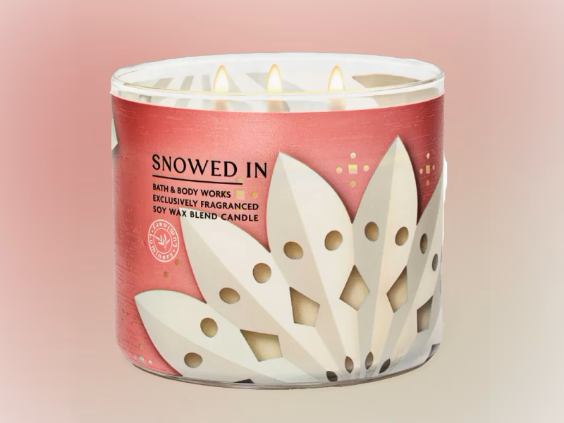 Bath and Body Works تسحب شمعة أثارت جدلًا بتشابه تصميمها مع زيّ جماعة الـ KKK