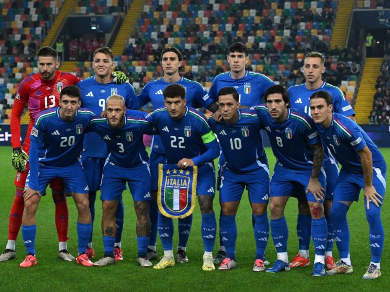Italy's team at the Friuli stadium in Udine, on October 14, 2024. (Photo by Tiziana FABI / AFP)