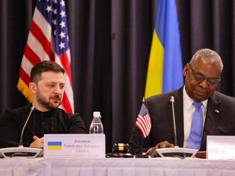 Ukraine's President Volodymyr Zelensky and US Secretary of Defence Lloyd Austin