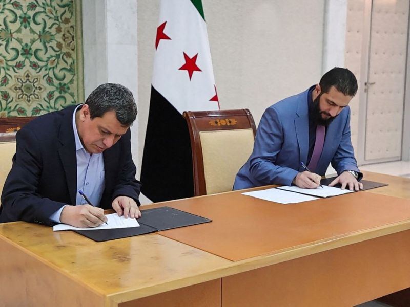Syrian government and SDF sign agreement for forces integration into state institutions