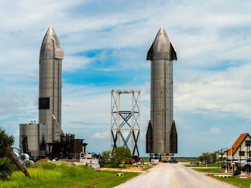 Musk: Starship will launch to Mars end of 2026, accompanied by Tesla robot
