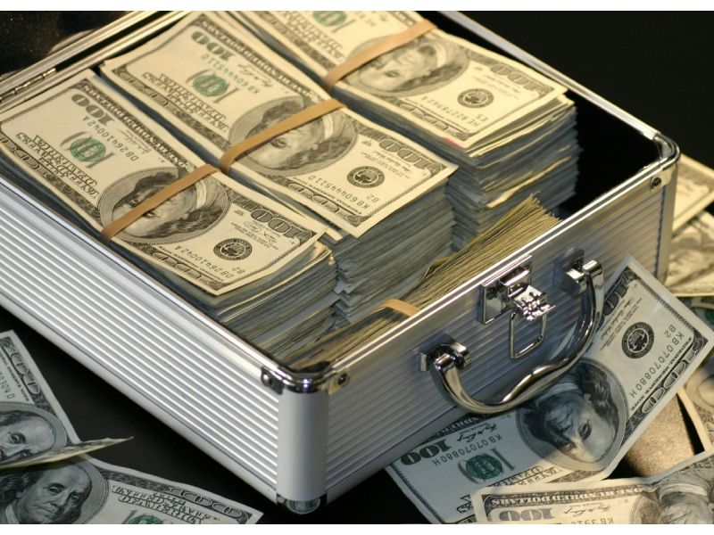انخفاض الدولار بفعل تزايد مخاوف أسواق الأسهم العالمية من الرسوم الأمريكية, المصدر shutterstock