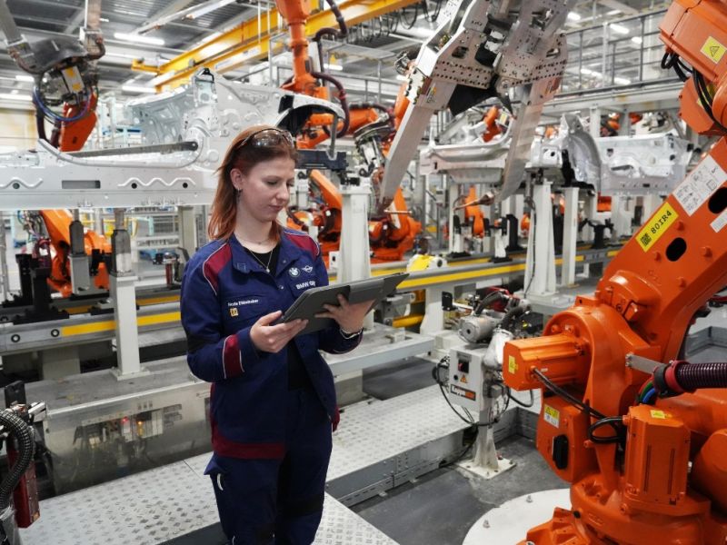 “Just ask Factory Genius!”: How AI helps maintain manufacturing equipment