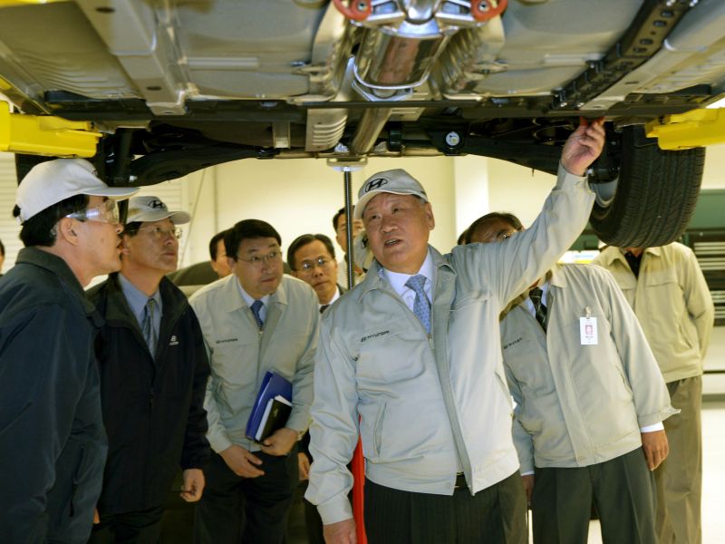 Hyundai Motor Group Executive Chair Euisun Chung and Chung Family Honored with Automotive News Centennial Award