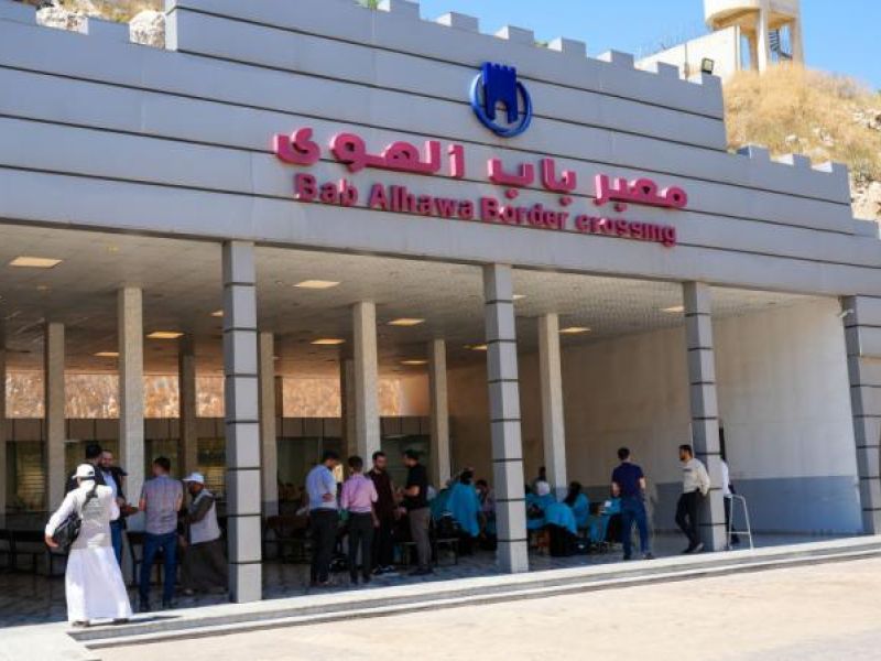 معبر باب الهوى يشهد عودة السوريين إلى بلادهم