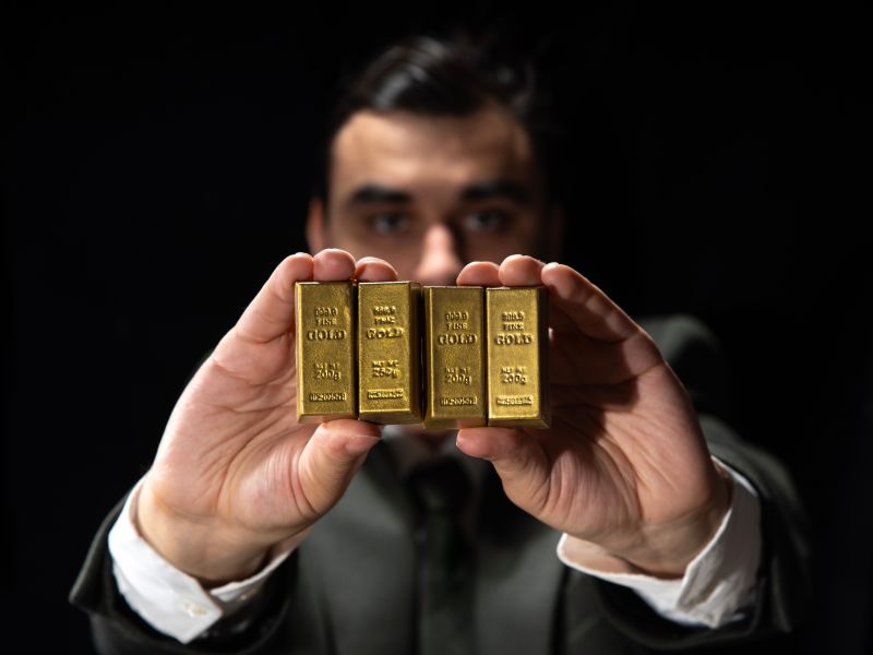 الذهب يرتفع وسط إقبال على الشراء بعد تراجع 3 أسابيع