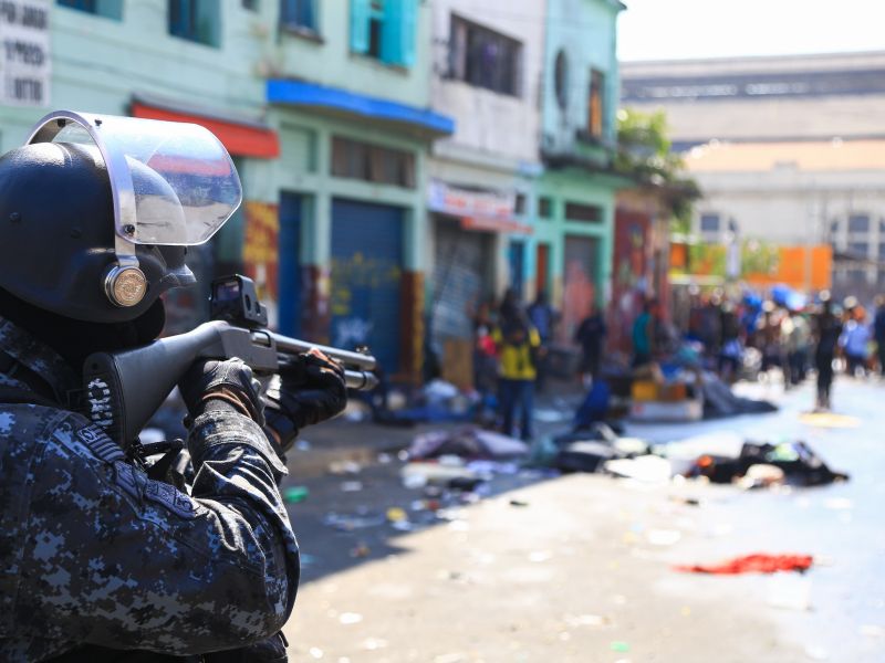 مجارز في شوارع البرازيل بين الشرطة وتجار المخدرات مجارز في شوارع البرازيل بين الشرطة وتجار المخدرات