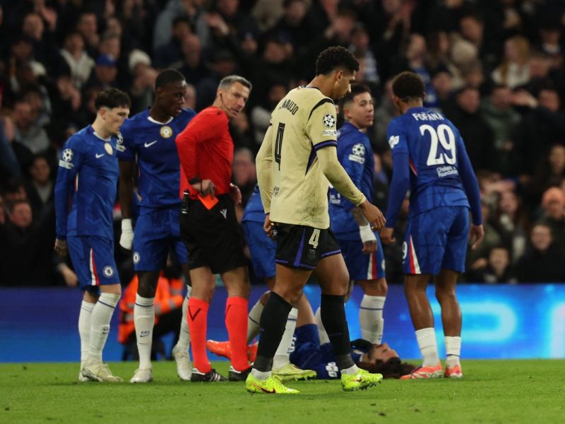 هل كان أولمو هو الحل الذي تجاهله فليك في تشكيلة برشلونة؟