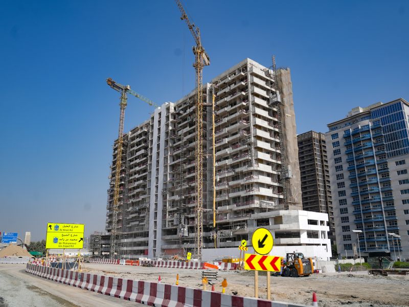 عزيزي للتطوير العقاري تُعلن عن إنجاز 67% من مشروع "غراند"