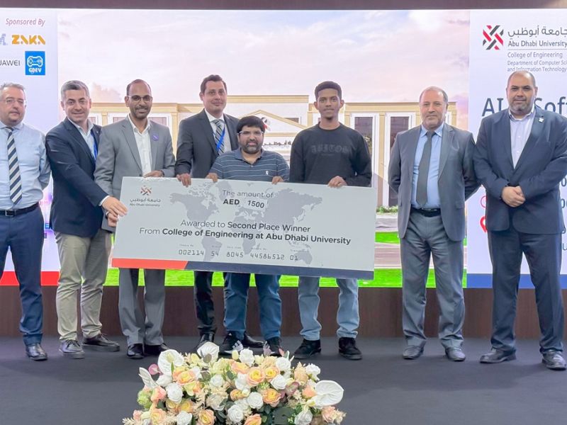 جامعة أبوظبي ورواد الصناعة يسلطون الضوء على الذكاء الاصطناعي والهندسة البرمجية خلال فعالية "يوم الابتكار 5.0"