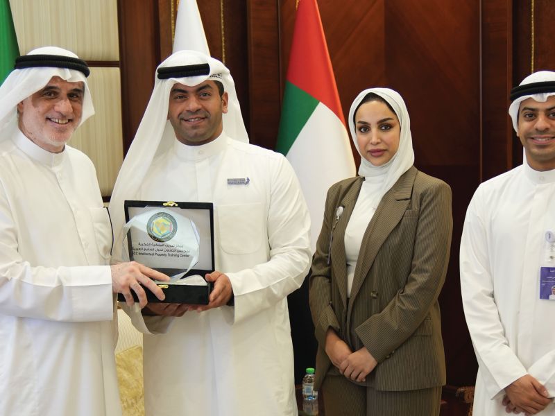 "وربة" يدعم مسيرة الطلبة المكفوفين التعليمية 