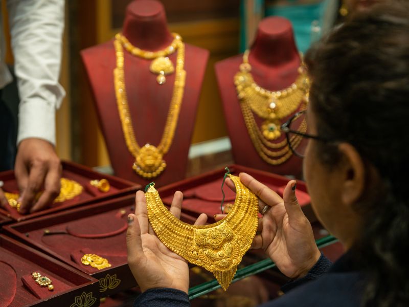 الذهب يرتفع مع تحول التركيز إلى بيانات الوظائف الأمريكية