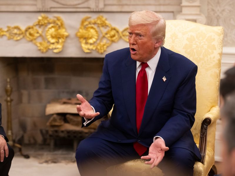  الرئيس دونالد ترامب 