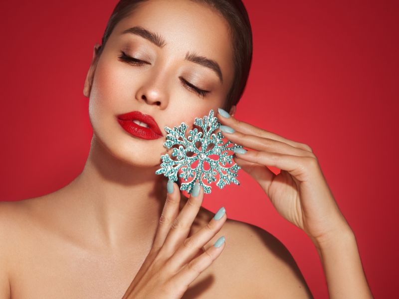 سر النضارة في عيد الكريسماس: نصائح سريعة لبشرة متألقة