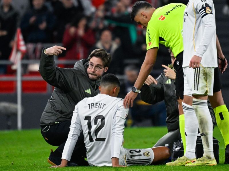 إصابة ألكسندر أرنولد تثير القلق في ريال مدريد