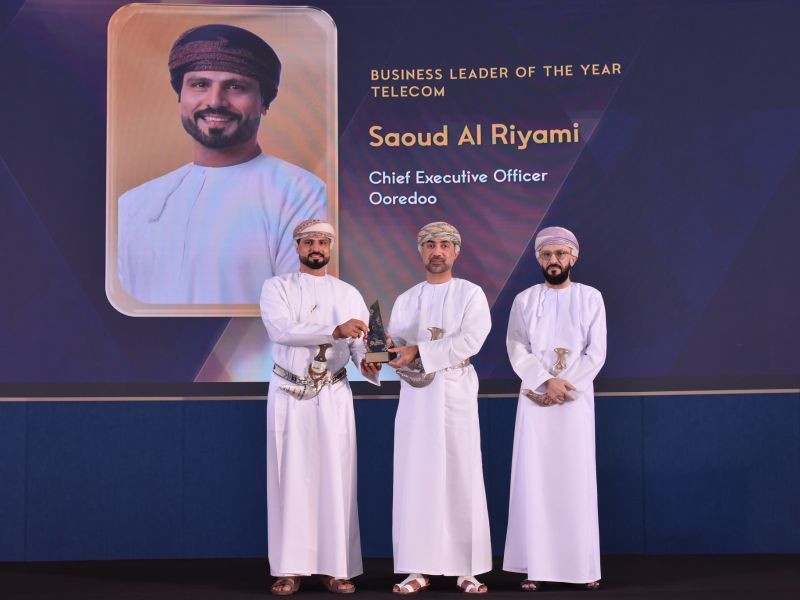 سعود الريامي يحصل على جائزة "أفضل قائد أعمال في قطاع الاتصالات لعام 2025" 