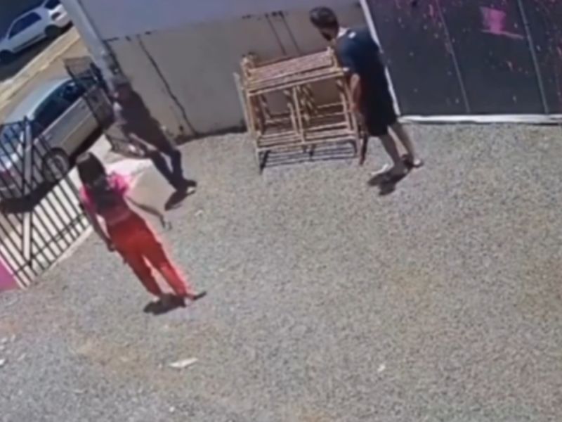 والد يقتل صديق ابنته بعد اكتشافه إساءته لها