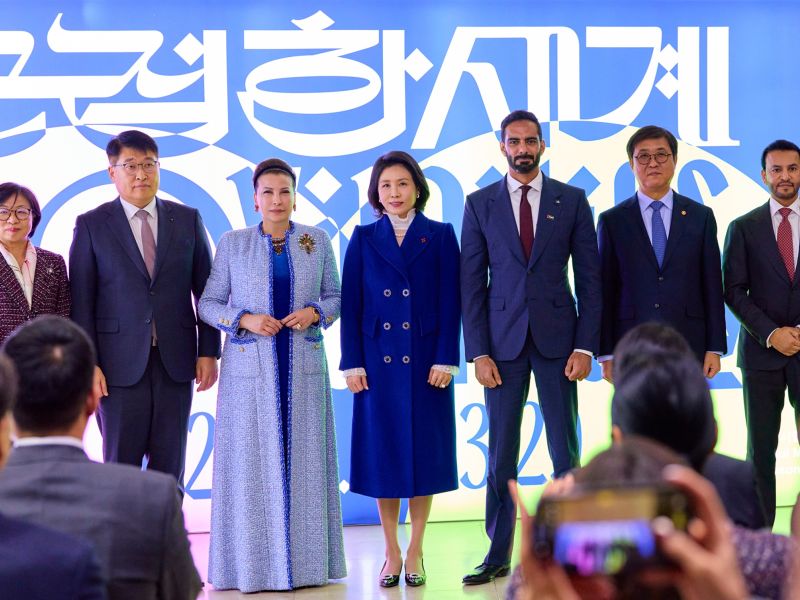 مجموعة أبوظبي للثقافة والفنون تنظّم معرض «روافد ورؤى» الذي يضم أعمال 47 فنانا من الإمارات في العاصمة الكورية