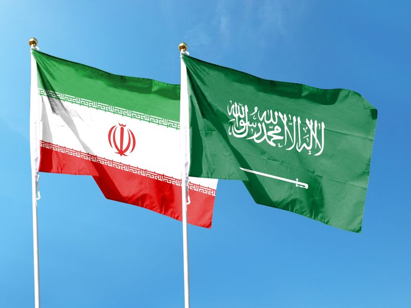 إيران والسعودية تبحثان تطورات اليمن ولبنان 