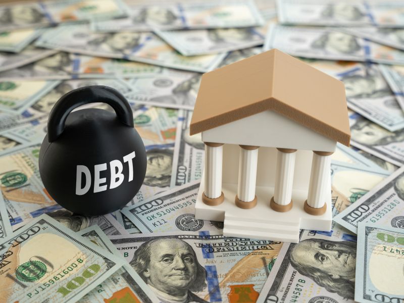 الدين العام العالمي يقترب من تريليونات الدولارات.. هل اقتربنا من الانفجار؟