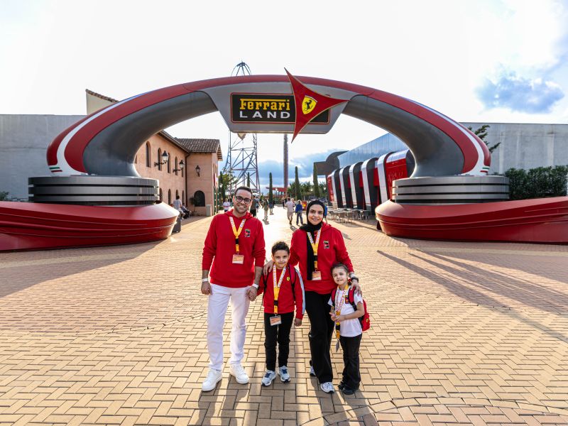 رحلة بدأت بزيارة إلى مدن ياس الترفيهية، وانتهت بحلم يتحقق في فيراري لاند!